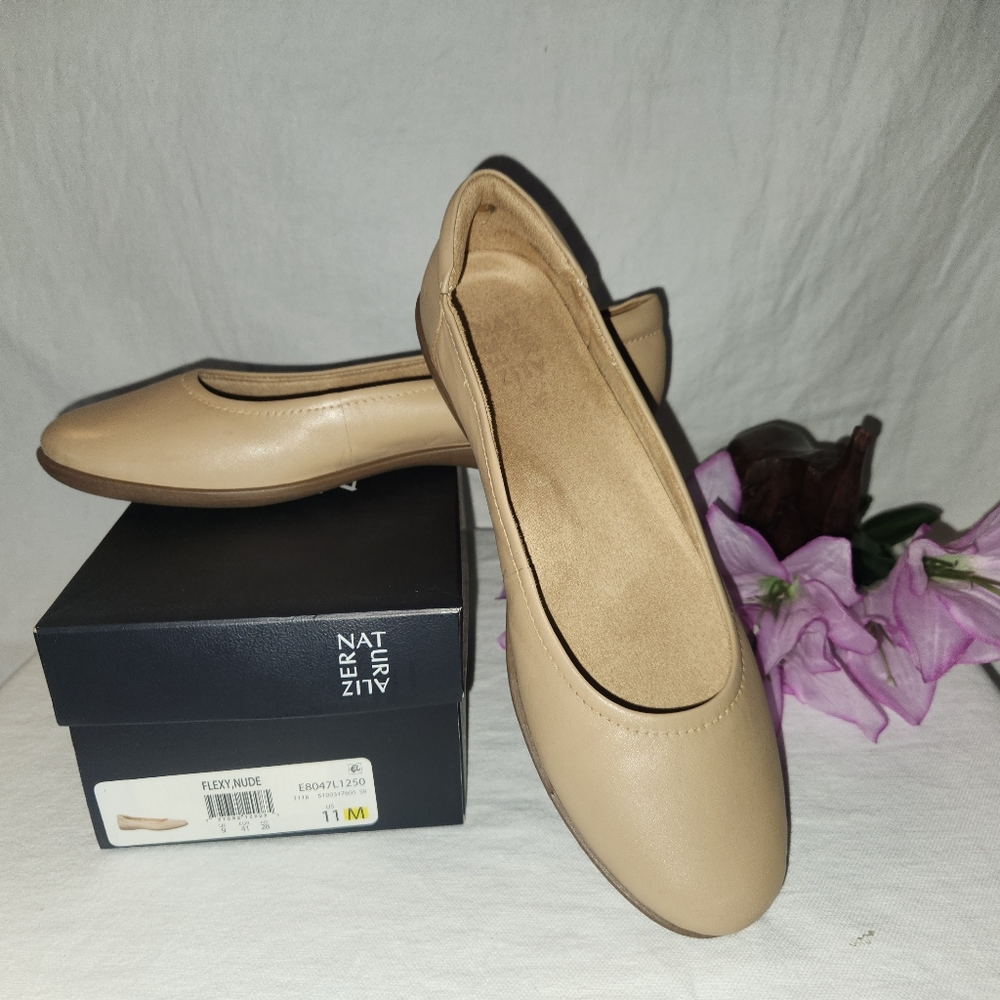 Naturalizer Flexy Flats